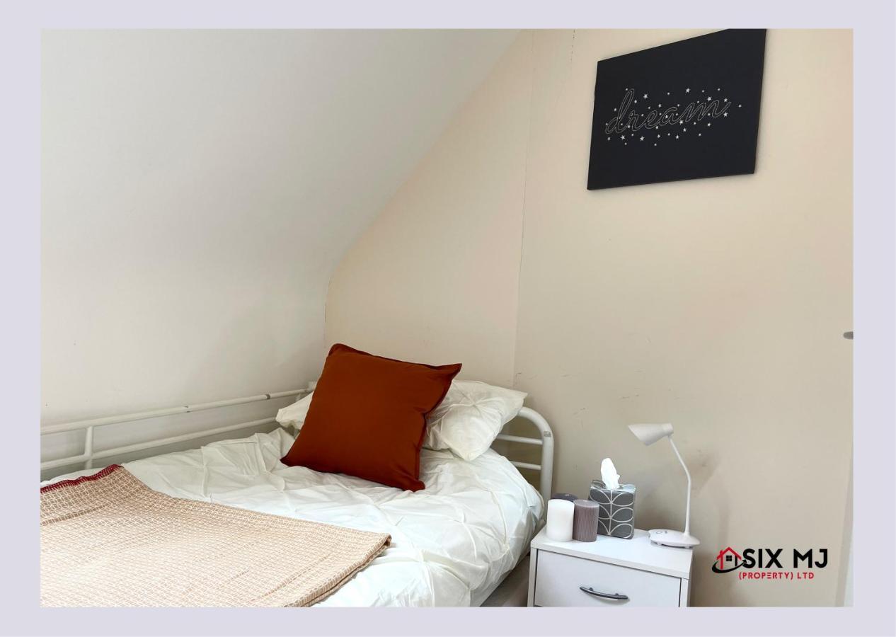 Chichele House, Sleeps 8, Nr Rushden Lakes, Allocated Parking, Corporate Welcome Higham Ferrers Exterior foto