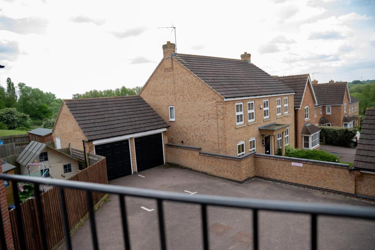 Chichele House, Sleeps 8, Nr Rushden Lakes, Allocated Parking, Corporate Welcome Higham Ferrers Exterior foto